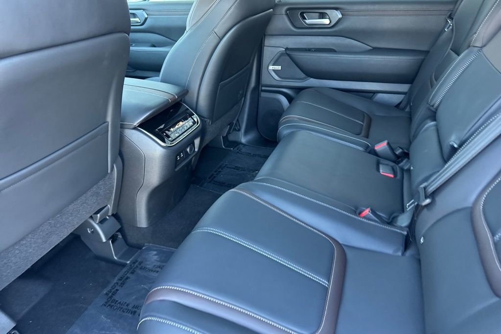 New 2025 Nissan Armada SL AWD/4WD image 9