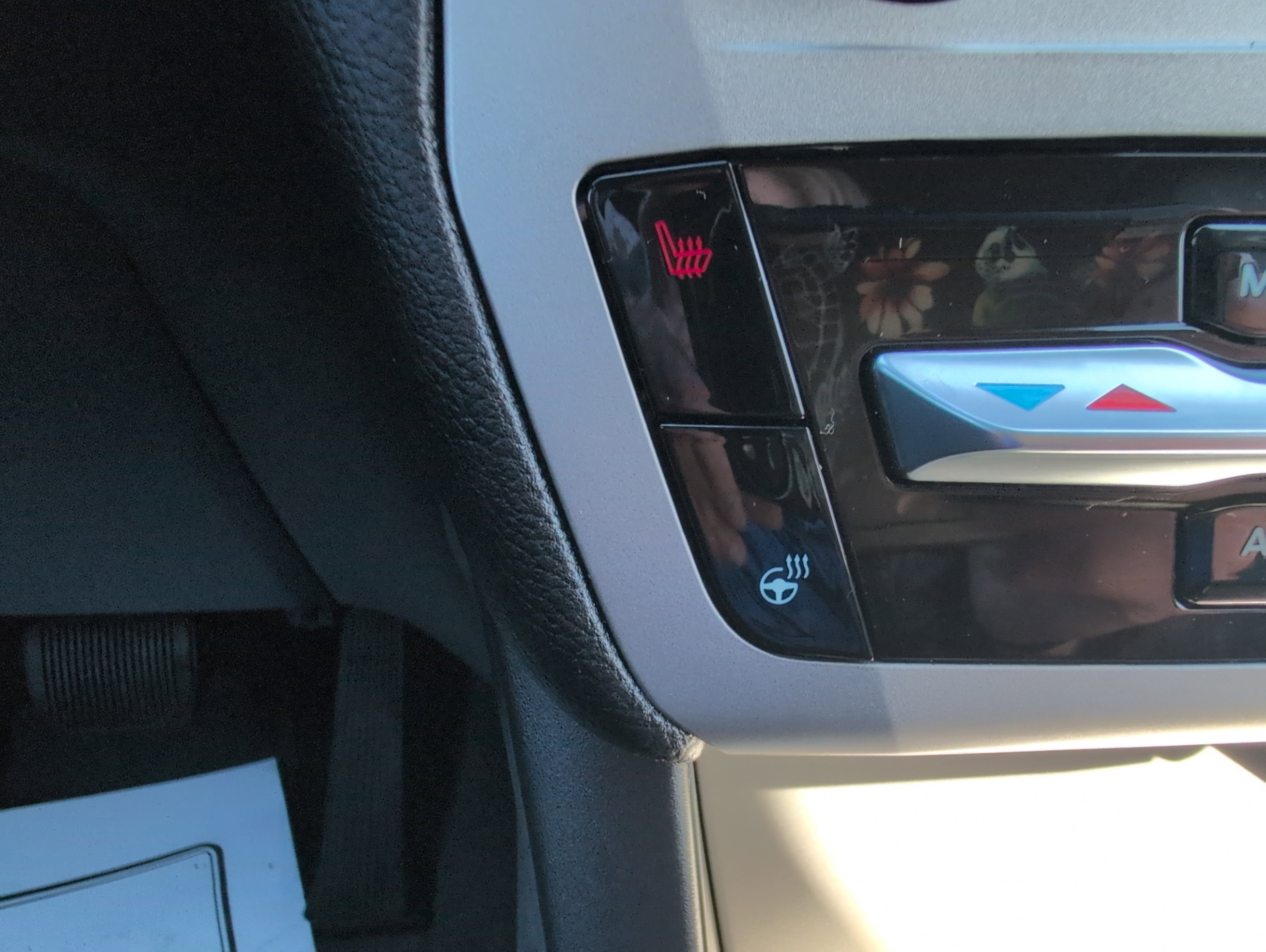 Used 2022 Ford Explorer XLT w/ Equipment Group 202A image 27