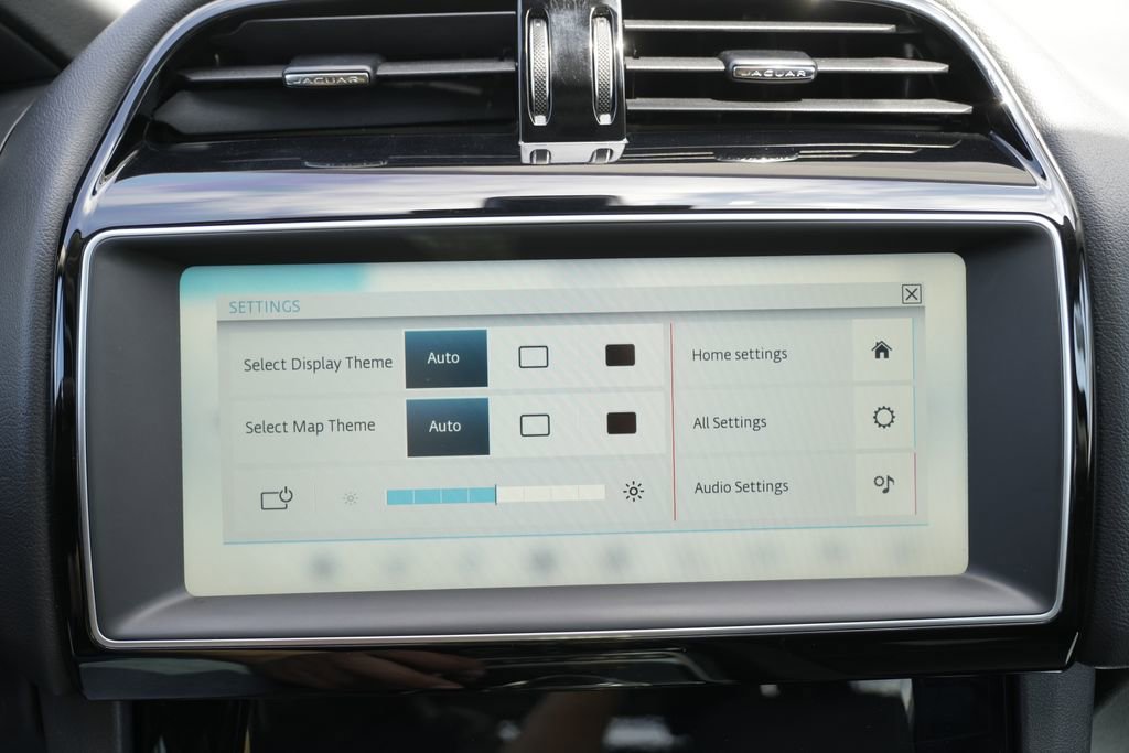 Used 2019 Jaguar F-PACE Premium image 61