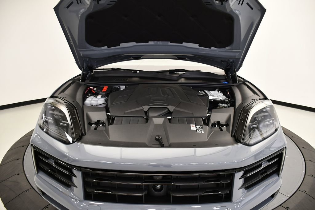 Certified 2025 Porsche Cayenne image 12