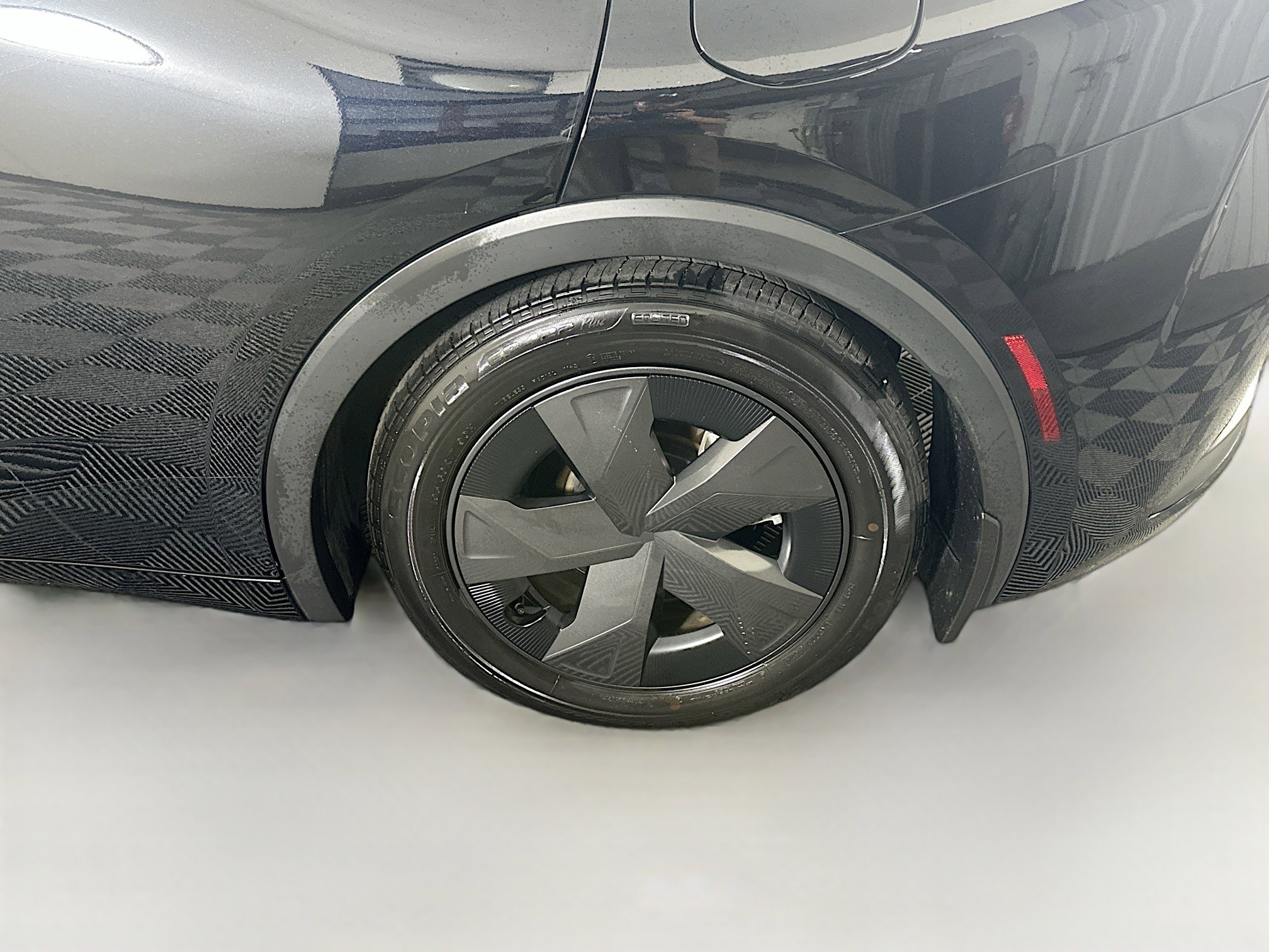 Used 2024 Toyota Prius LE FWD image 11