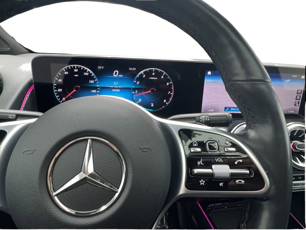 Used 2022 Mercedes-Benz GLB 250 4MATIC w/ Premium Package Lite image 38
