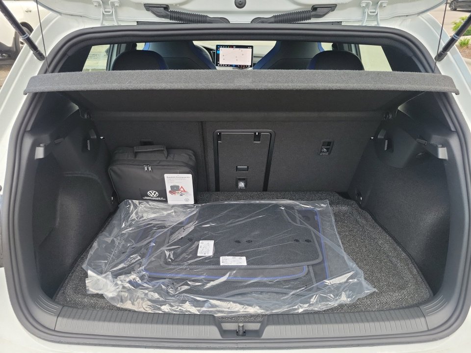 New 2025 Volkswagen Golf R Black Edition image 15