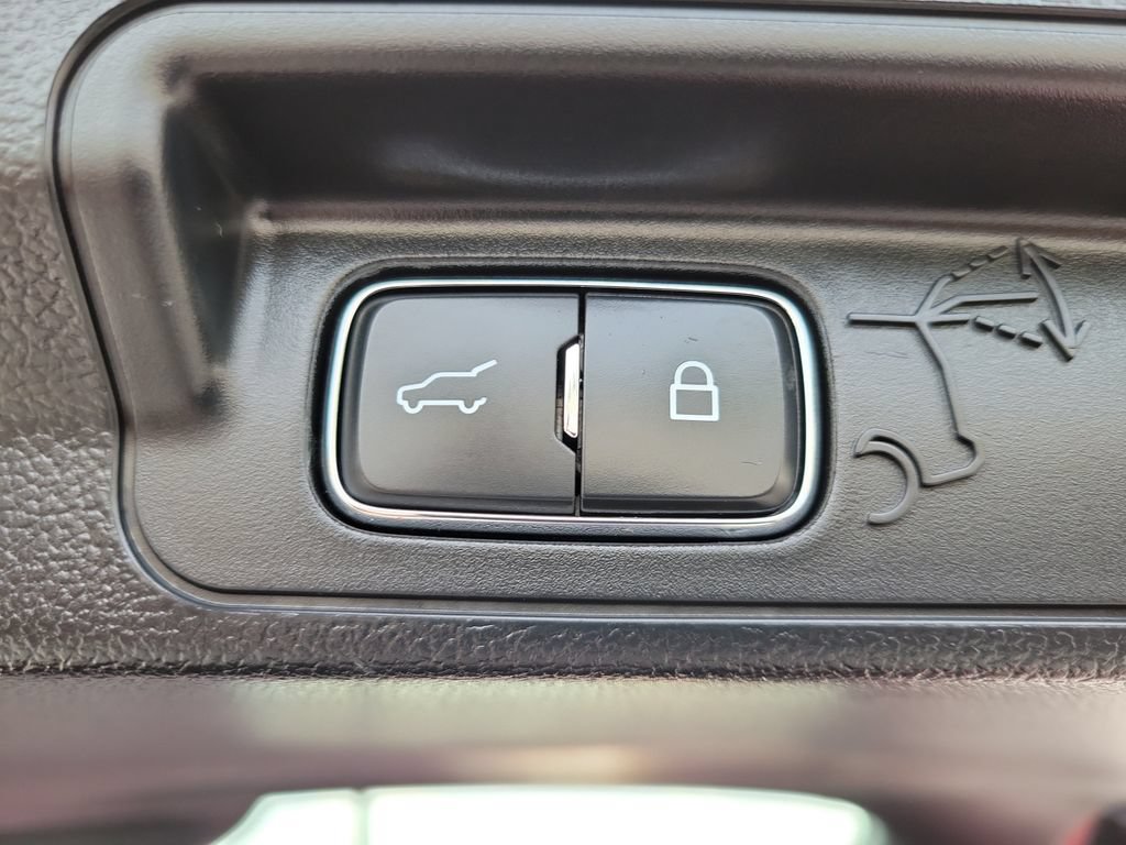 Used 2024 Ford Explorer XLT w/ Equipment Group 202A AWD/4WD image 10