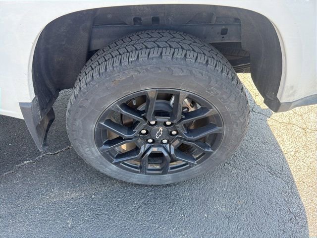 Used 2024 Chevrolet Colorado Z71 w/ LPO, Dark Essentials Package image 19