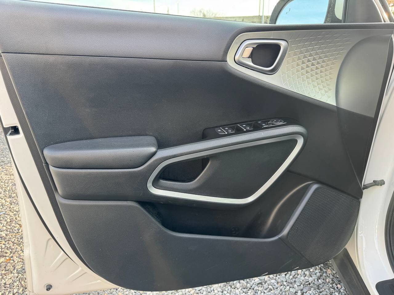 Used 2024 Kia Soul LX w/ Option Group 015 image 24