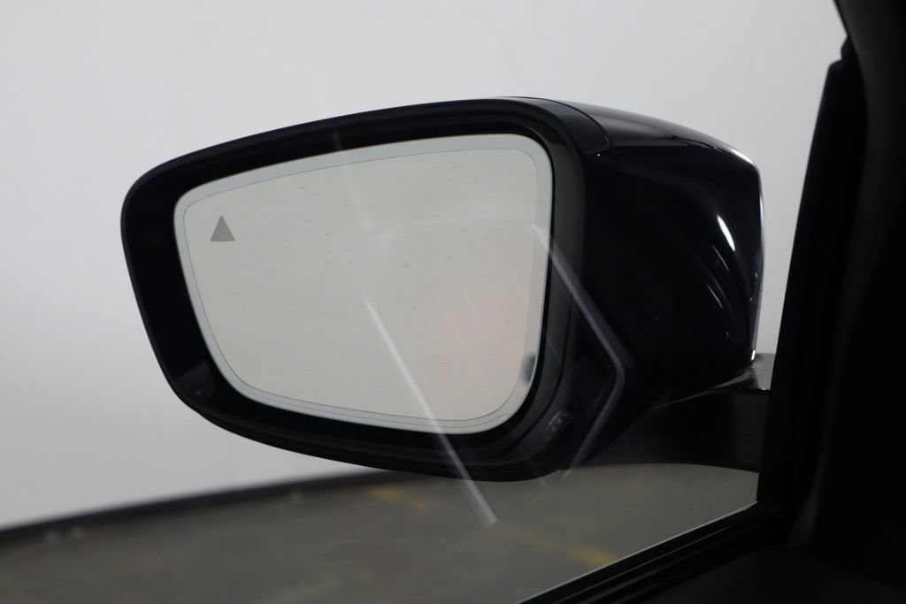 Used 2024 BMW 330i Sedan w/ M Sport Package RWD image 48