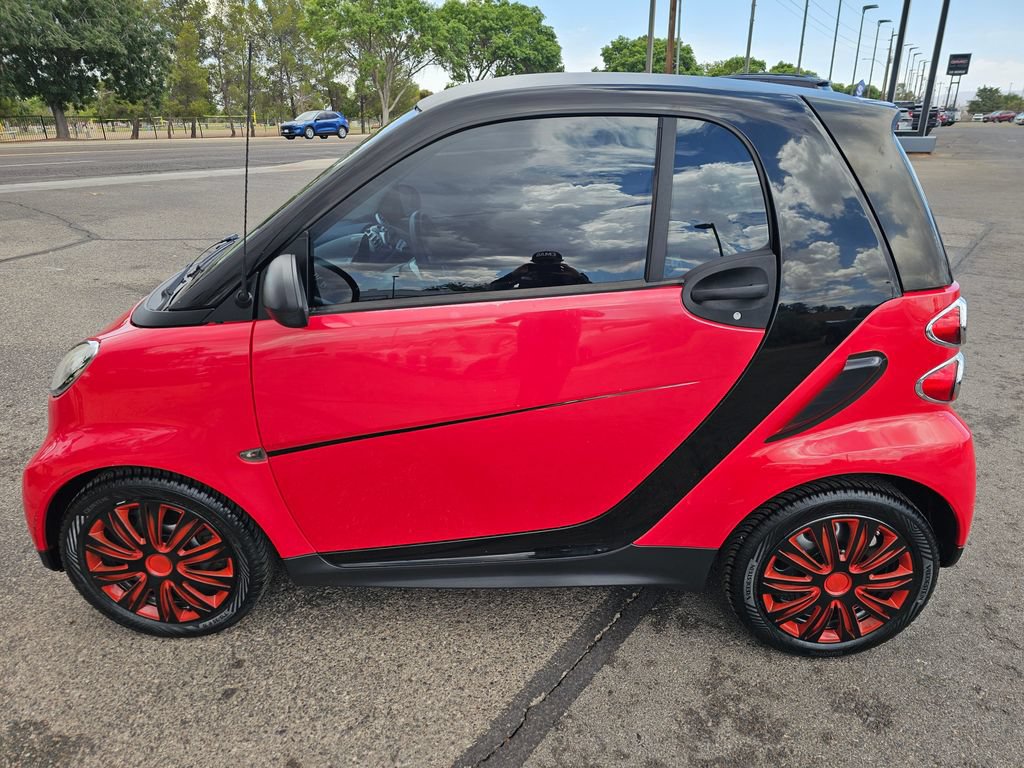 Used 2014 smart fortwo passion RWD image 2