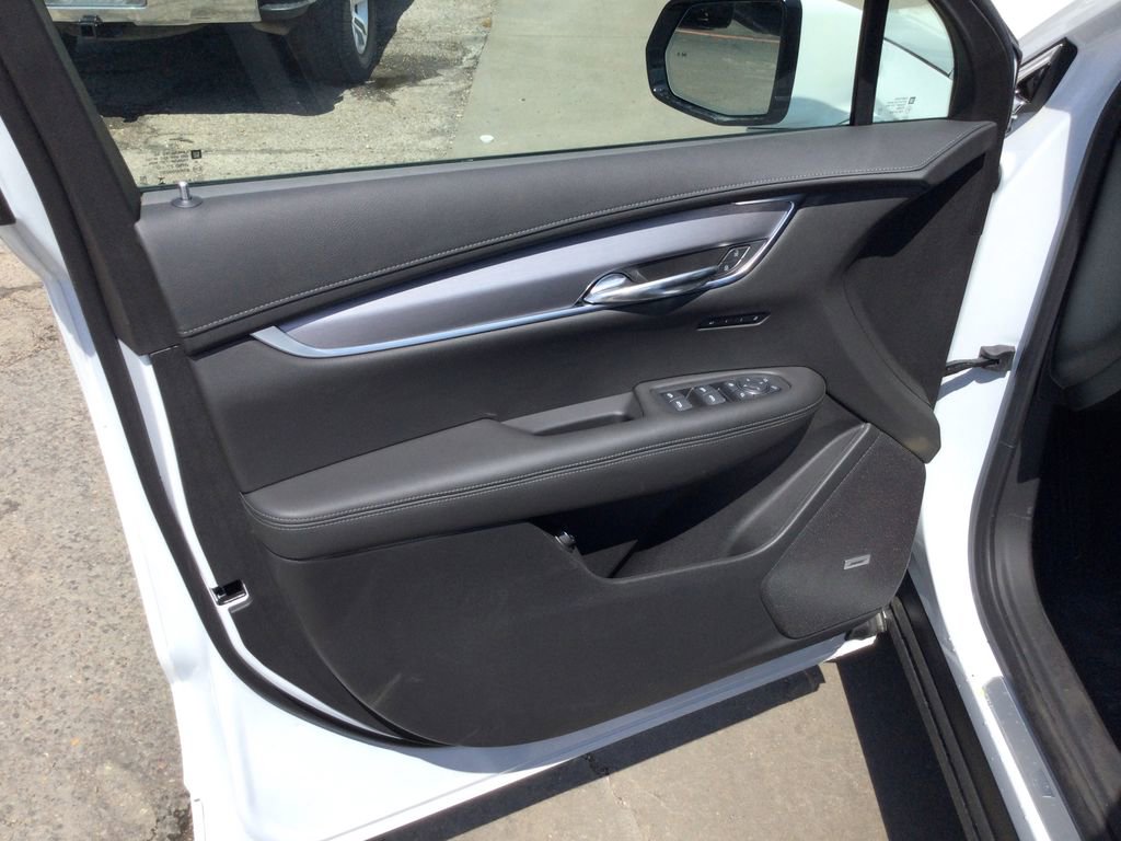 New 2025 Cadillac XT6 Luxury image 11