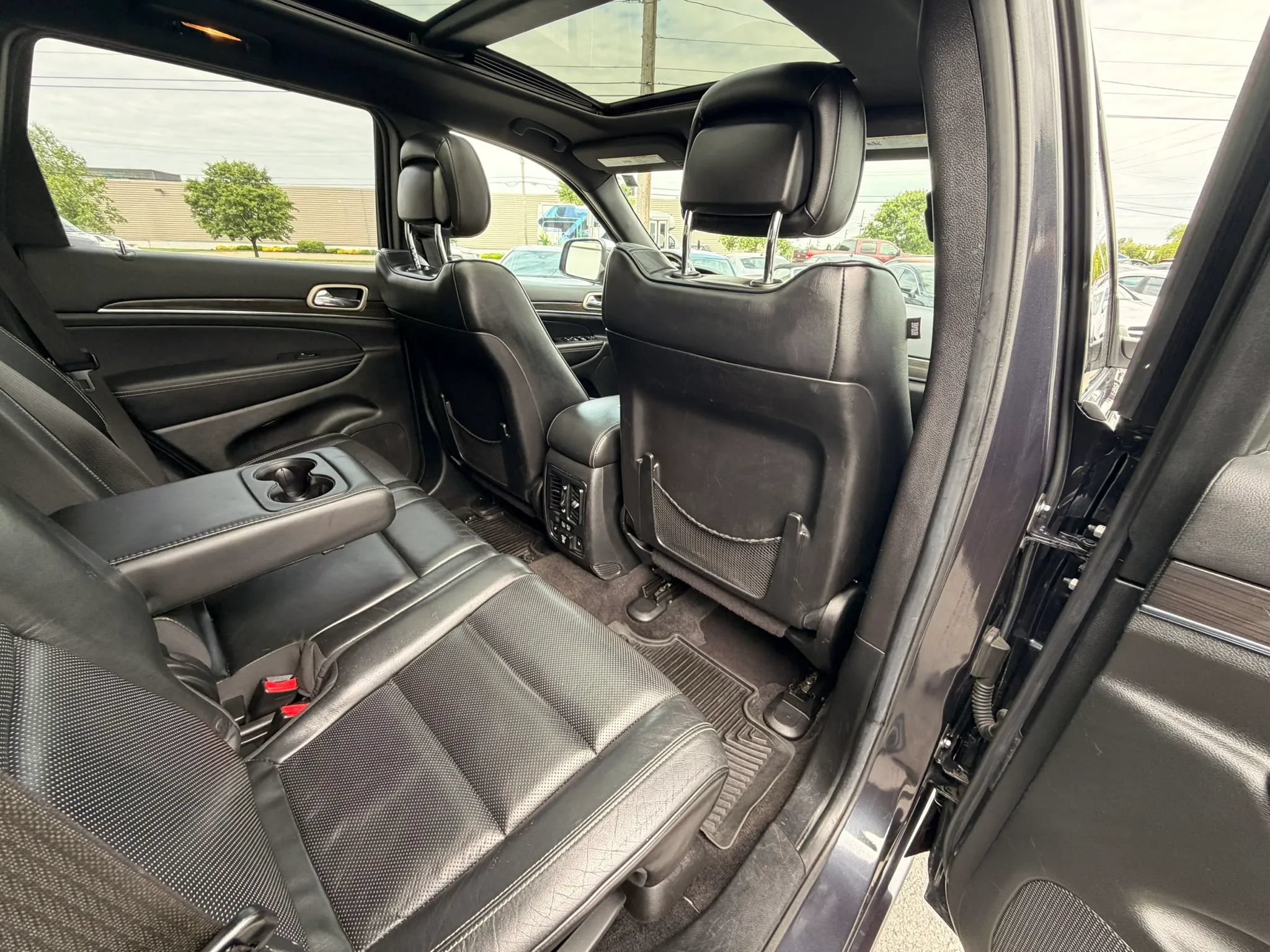 Used 2014 Jeep Grand Cherokee Overland AWD/4WD image 28