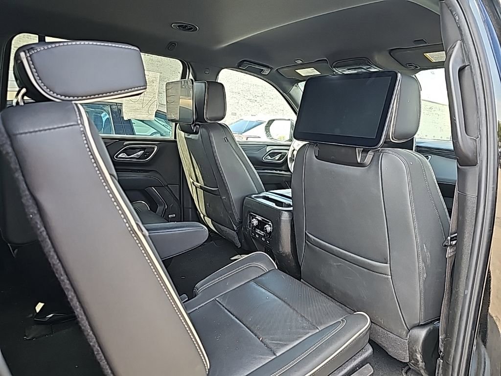Used 2024 GMC Yukon XL SLT w/ SLT Luxury Package AWD/4WD image 6