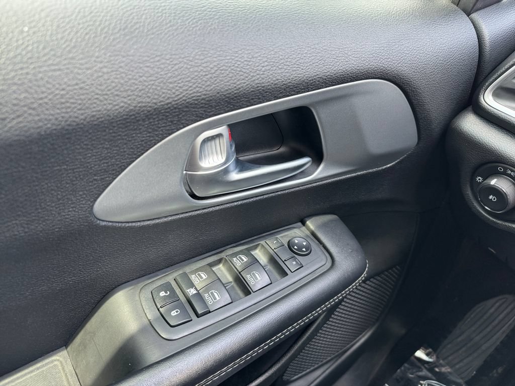 Used 2018 Chrysler Pacifica Touring-L Plus w/ S Appearance Package FWD image 11