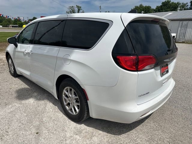 Used 2022 Chrysler Voyager LX FWD image 5