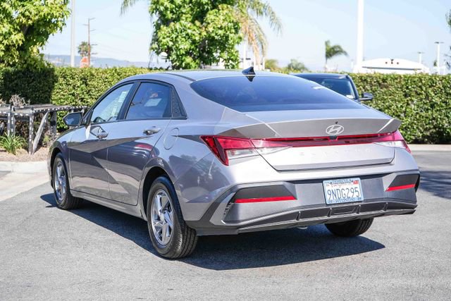 Certified 2024 Hyundai Elantra SE FWD image 9