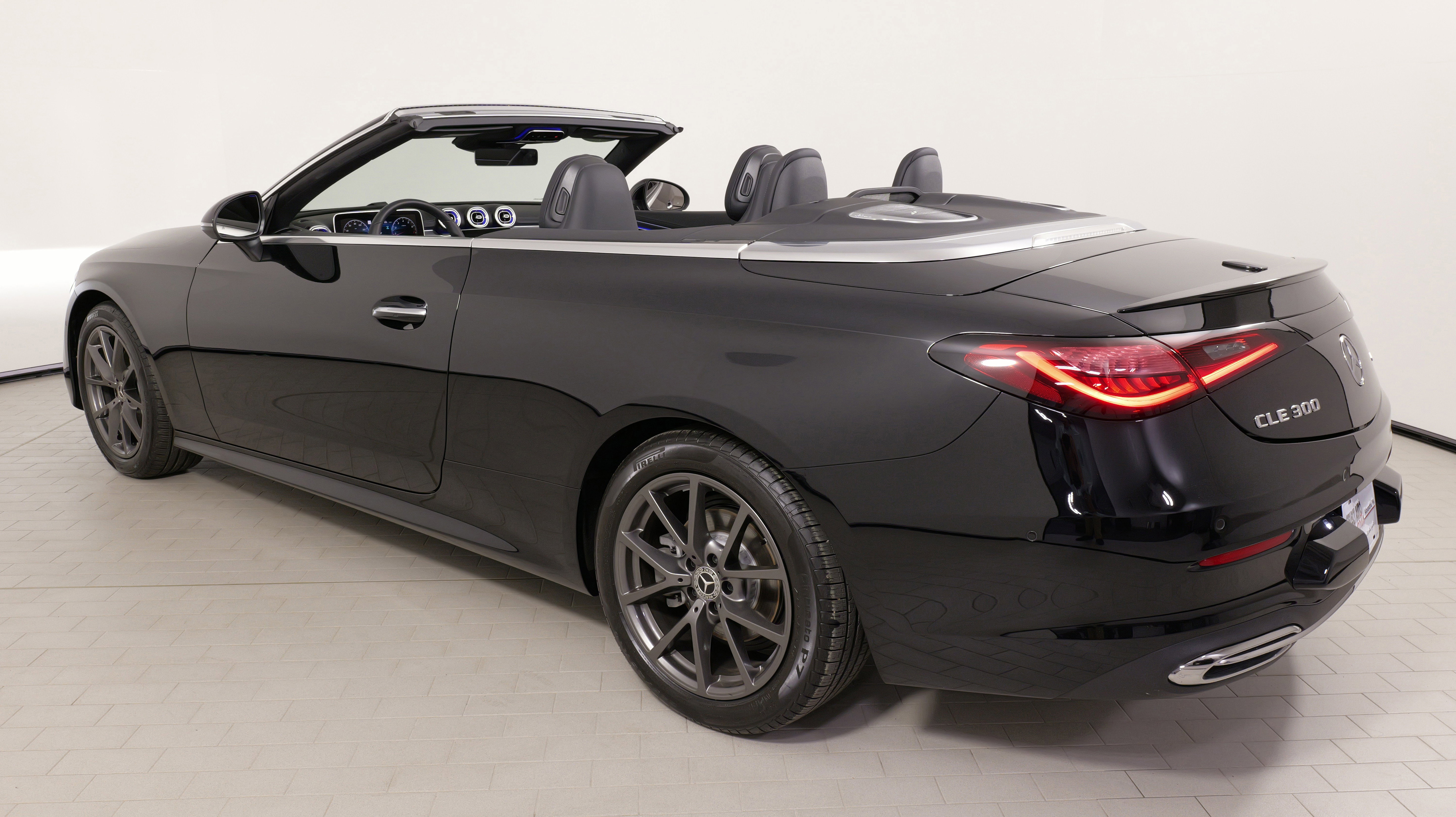 Used 2024 Mercedes-Benz CLE 300 4MATIC Cabriolet image 16