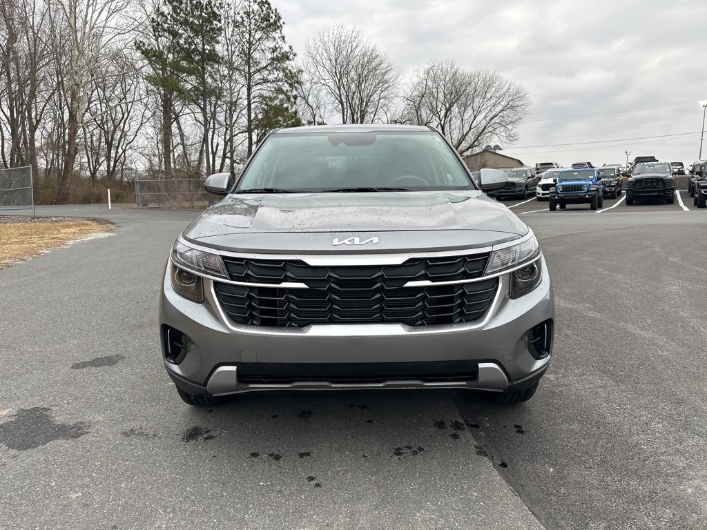 Certified 2024 Kia Seltos LX image 2