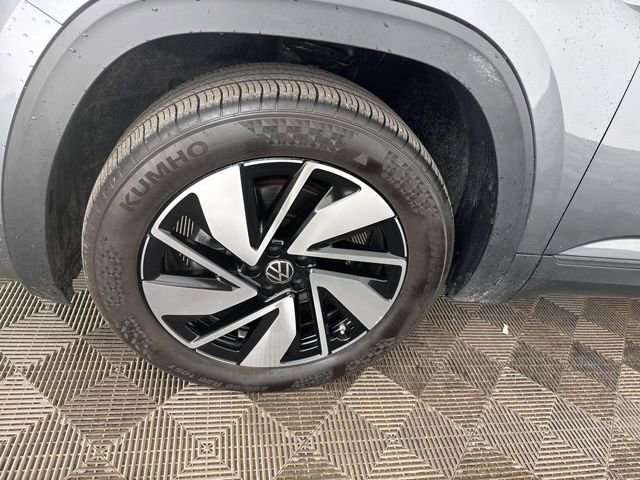 Used 2025 Volkswagen Atlas SE image 34