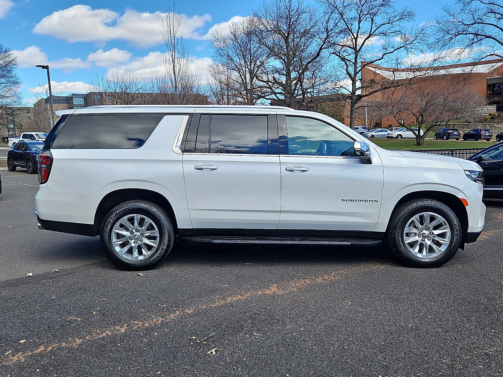 Used 2024 Chevrolet Suburban Premier w/ Premium Package image 7