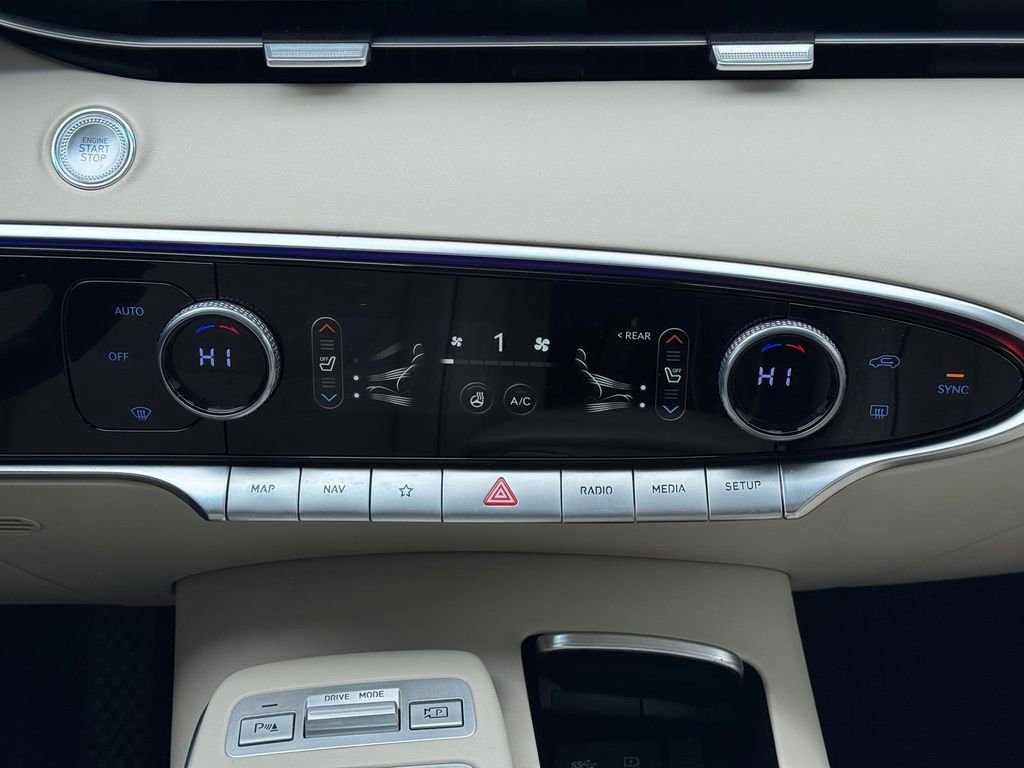 Used 2022 Genesis GV70 2.5T w/ Advanced Package AWD/4WD image 19