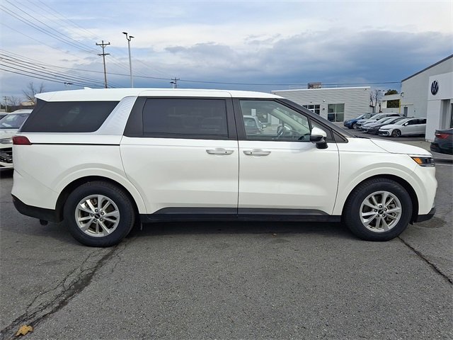 Used 2024 Kia Carnival LX image 8