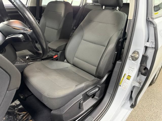 Used 2018 Volkswagen Golf S AWD/4WD image 19