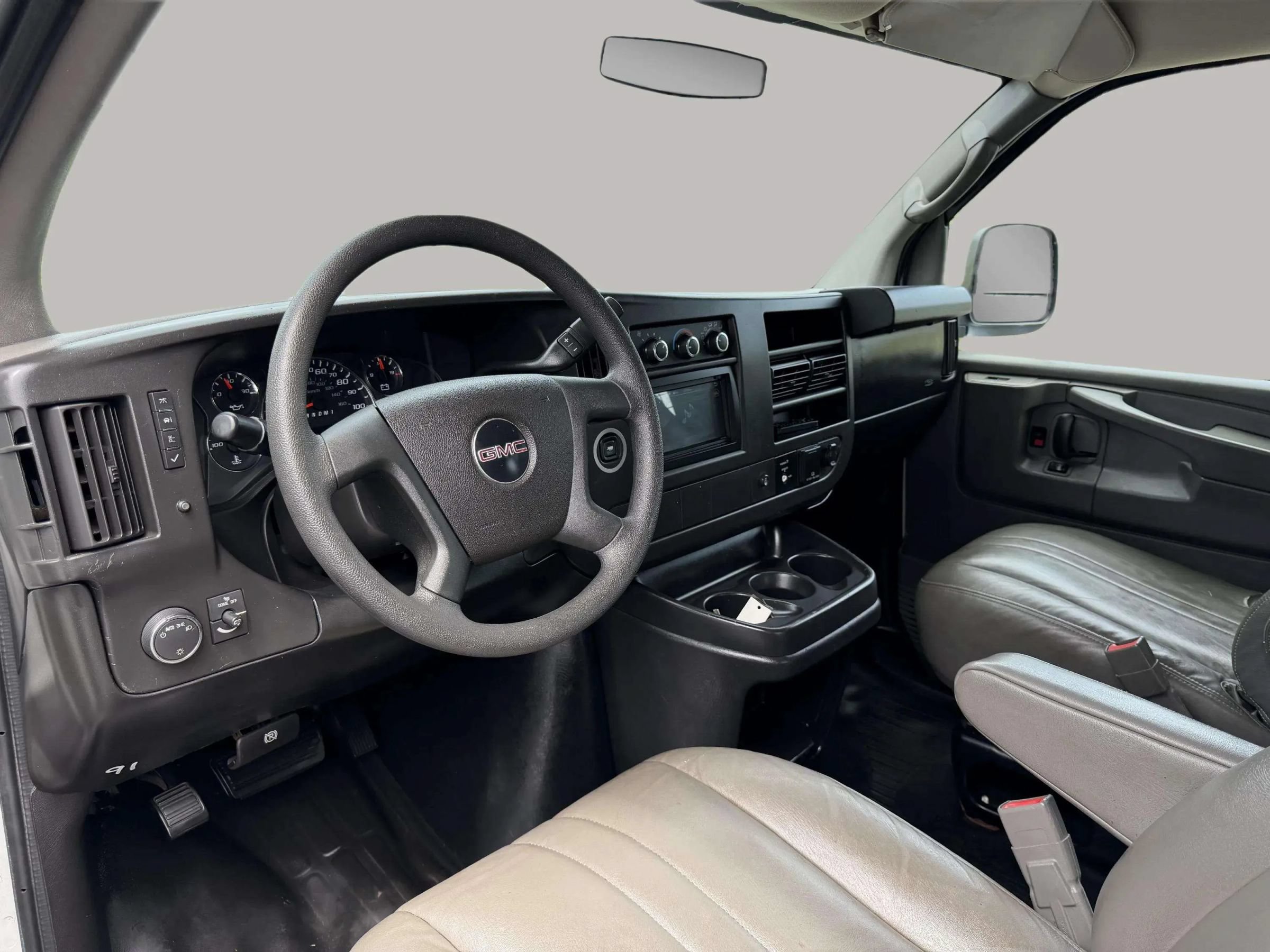 Used 2015 GMC Savana 3500 RWD image 22