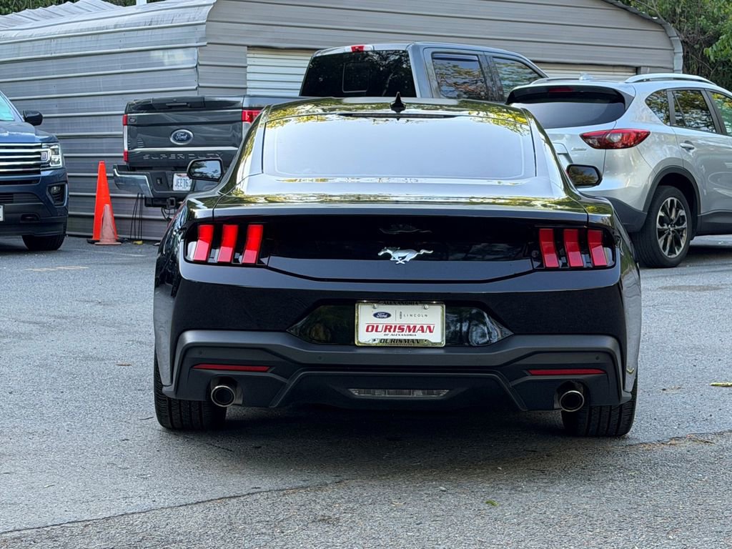 Used 2024 Ford Mustang Coupe RWD image 6
