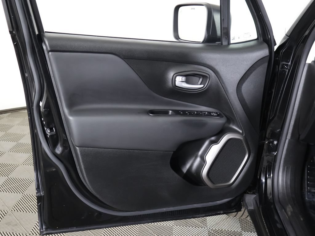 Used 2023 Jeep Renegade Latitude AWD/4WD image 21