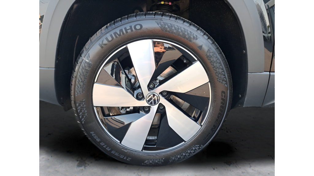 New 2025 Volkswagen Taos S AWD/4WD image 28