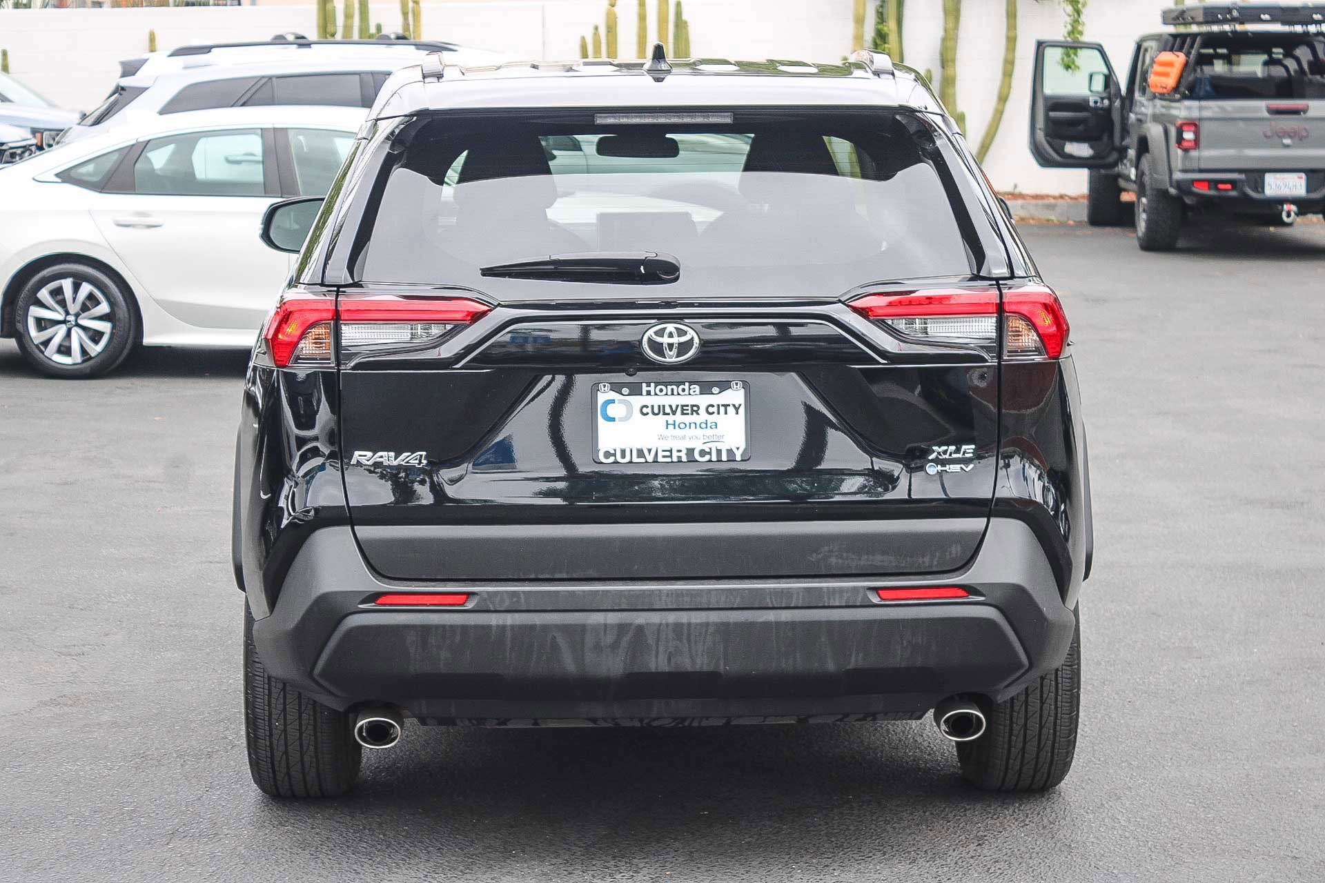 Used 2025 Toyota RAV4 XLE image 8