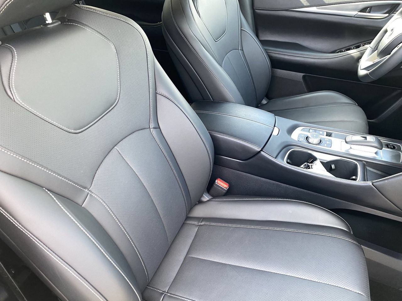 Certified 2026 INFINITI QX60 Luxe w/ Cargo Package FWD image 11