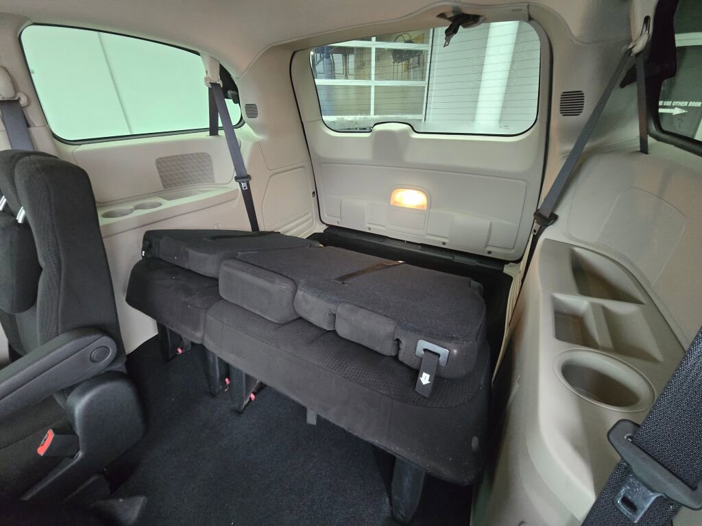 Used 2015 Dodge Grand Caravan American Value Package image 14