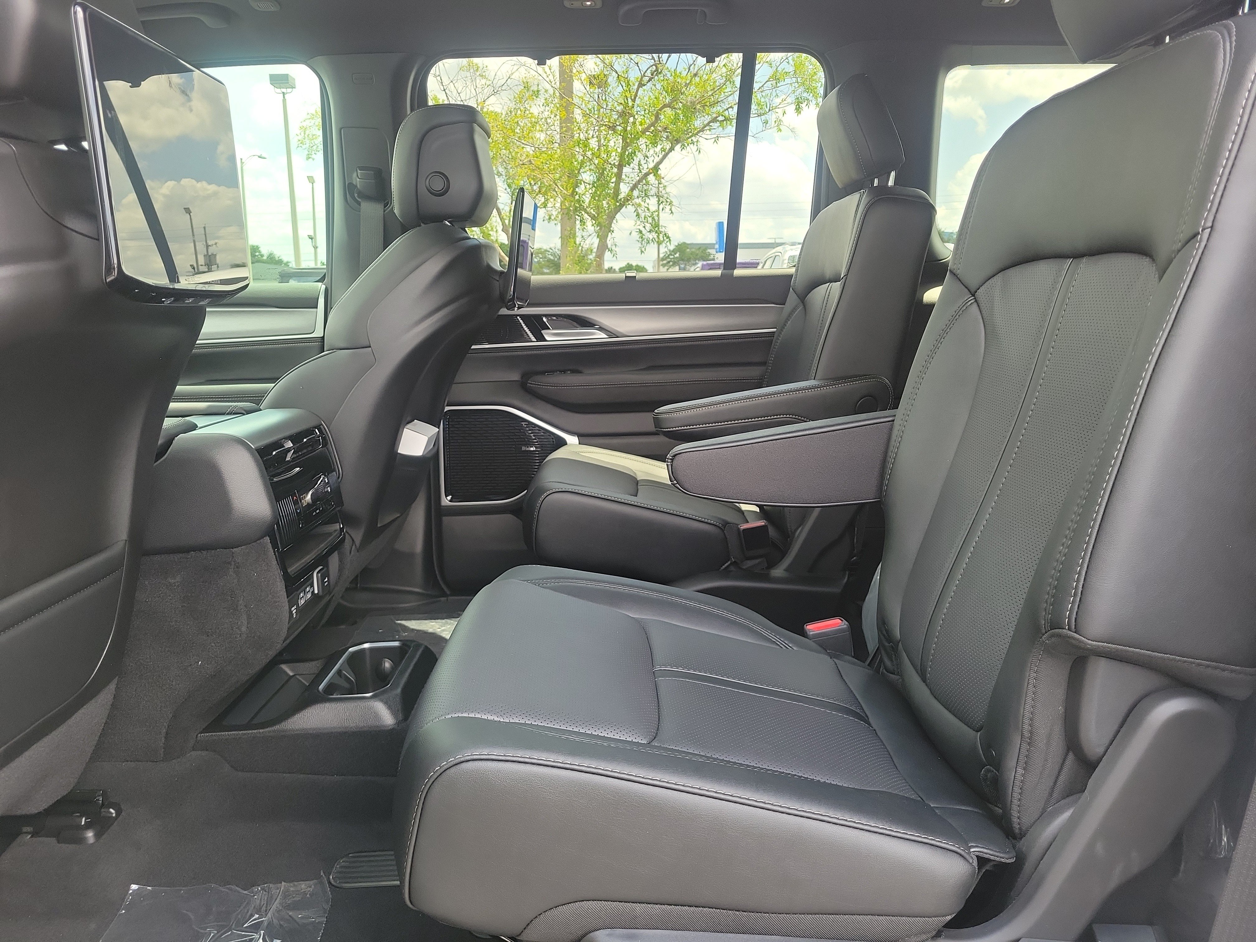 New 2026 Jeep Grand Wagoneer L Limited AWD/4WD image 10