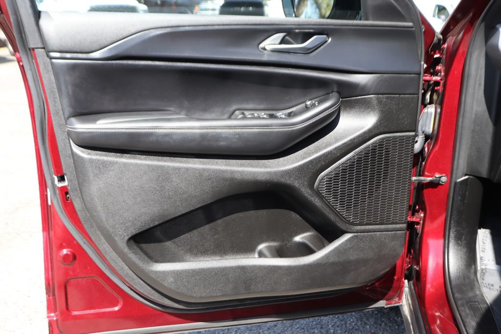 Used 2024 Jeep Grand Cherokee Altitude RWD image 15