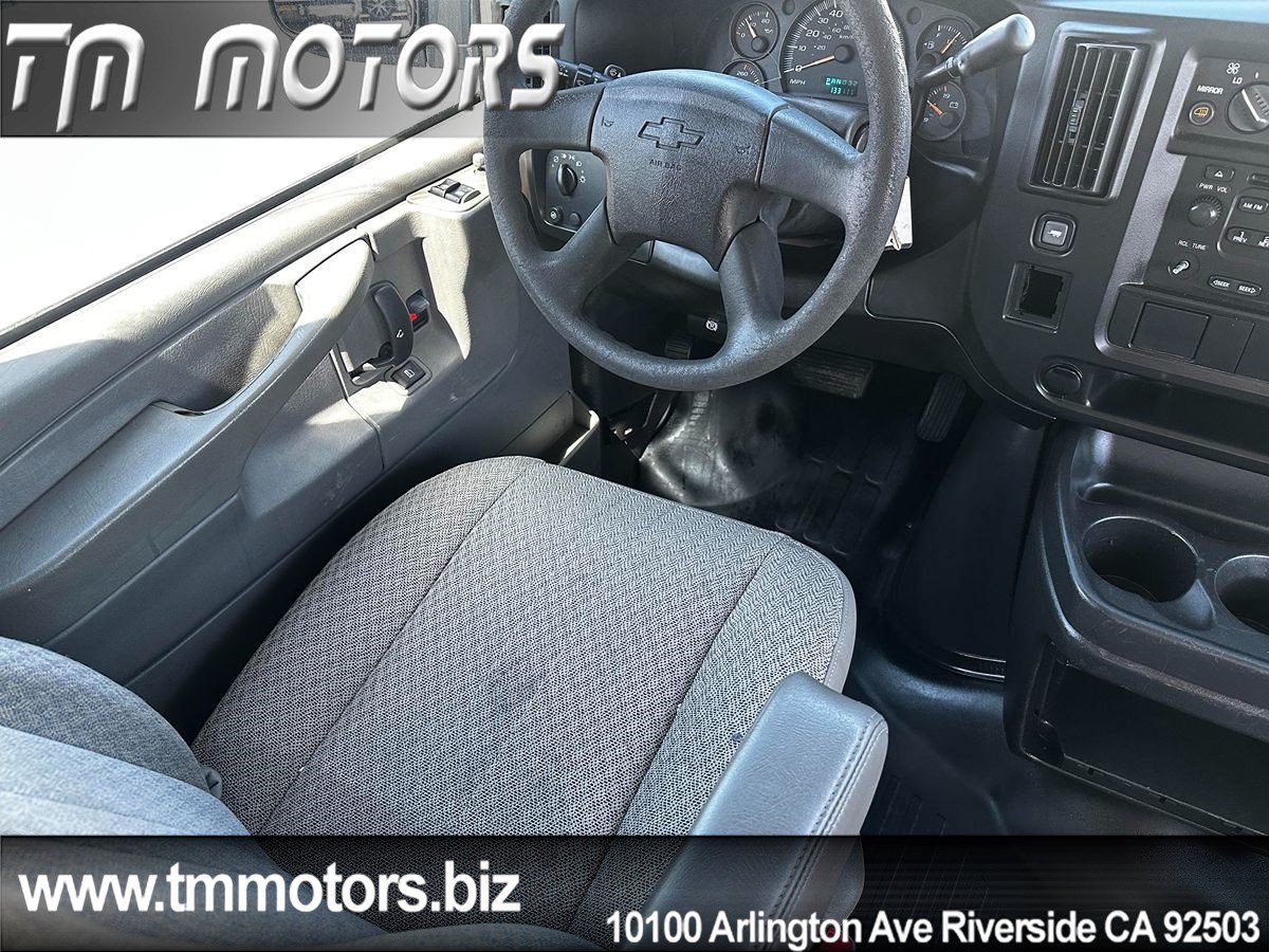 Used 2006 Chevrolet Express 2500 Extended w/ Power and Light Package RWD image 14
