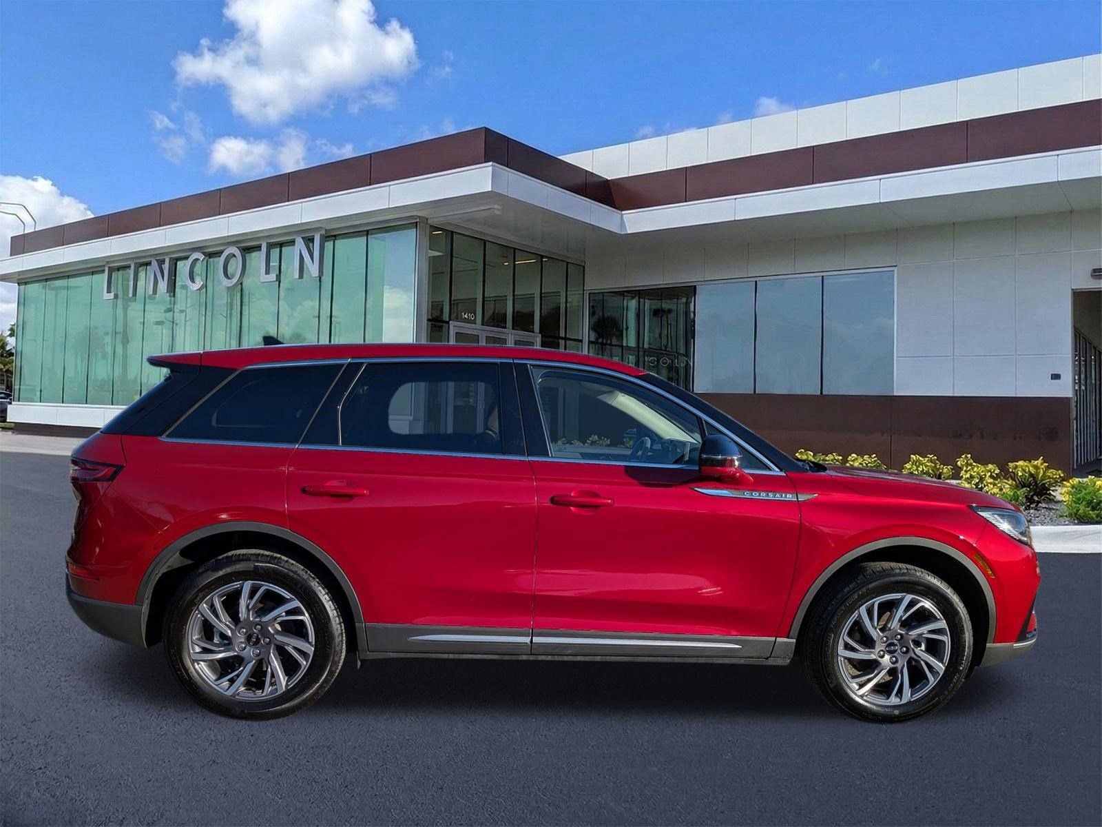 Certified 2023 Lincoln Corsair FWD w/ Equipment Group 101A image 4