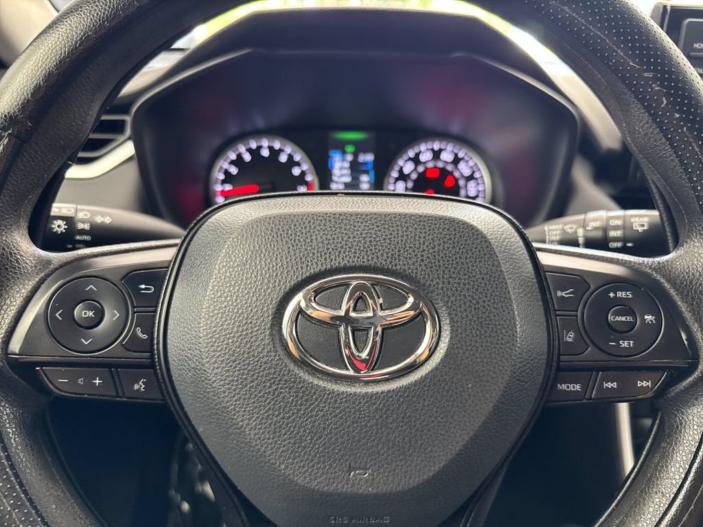 Used 2022 Toyota RAV4 XLE AWD/4WD image 22