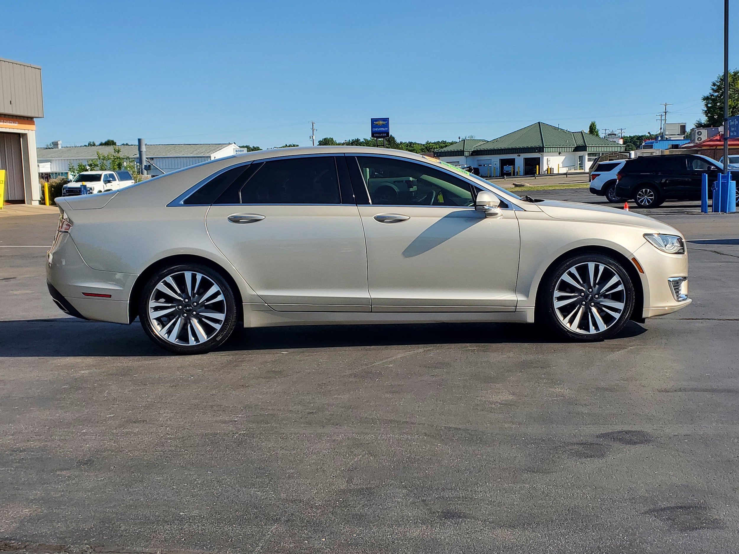 Used 2017 Lincoln MKZ Reserve FWD image 5