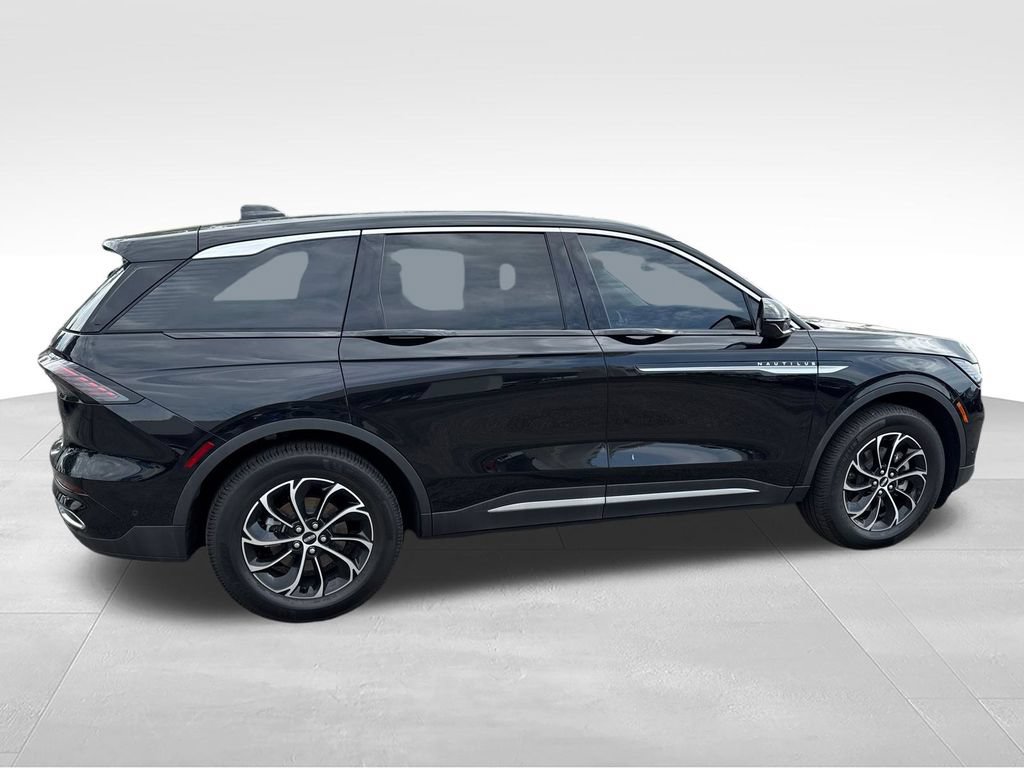 Used 2024 Lincoln Nautilus Premier w/ Equipment Group 102A AWD/4WD image 3