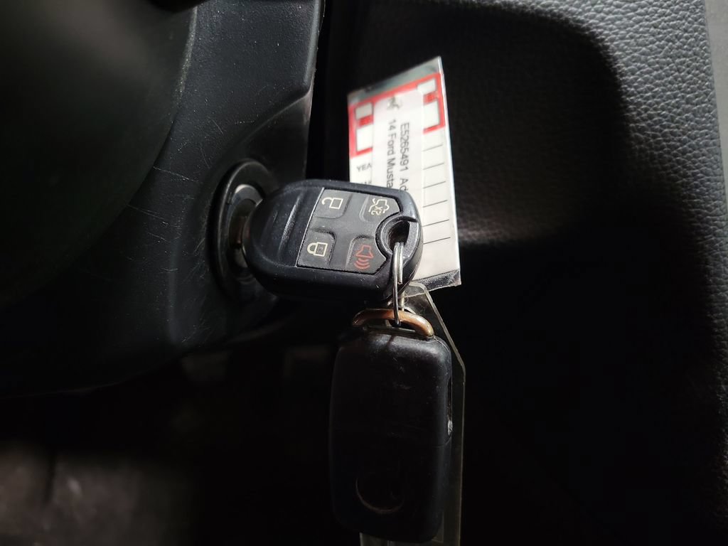 Used 2014 Ford Mustang Coupe RWD image 23