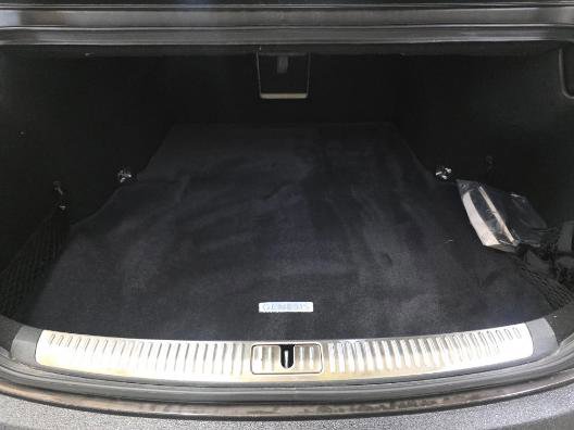 Used 2019 Genesis G90 3.3T Premium RWD image 7