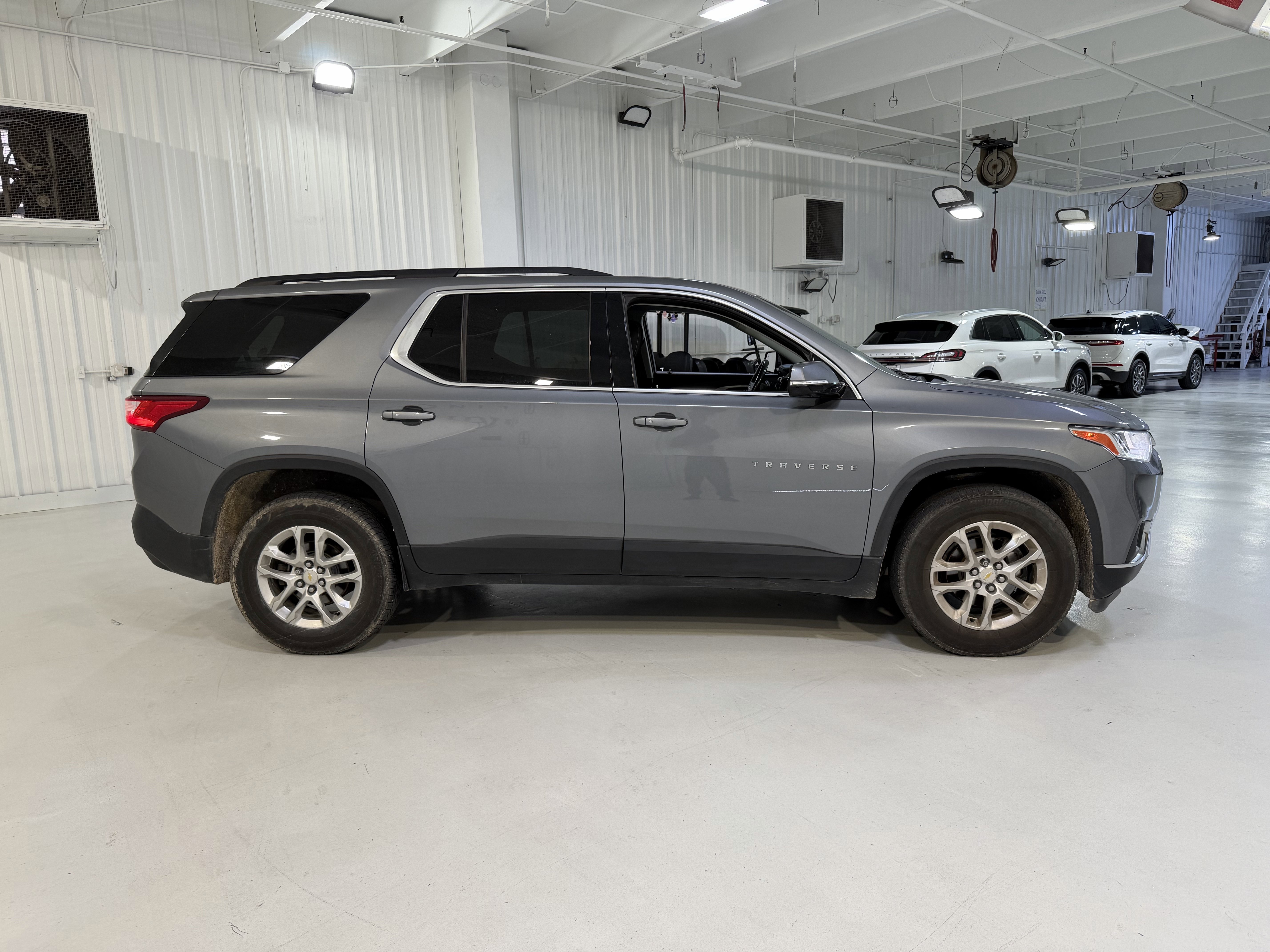 Used 2019 Chevrolet Traverse LT FWD image 6