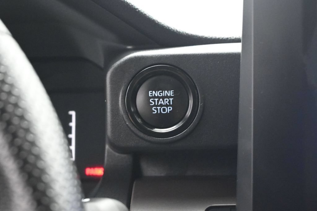 Used 2025 Toyota Tacoma SR5 AWD/4WD image 13