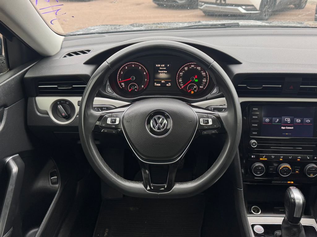 Used 2022 Volkswagen Passat 2.0T SE FWD image 11