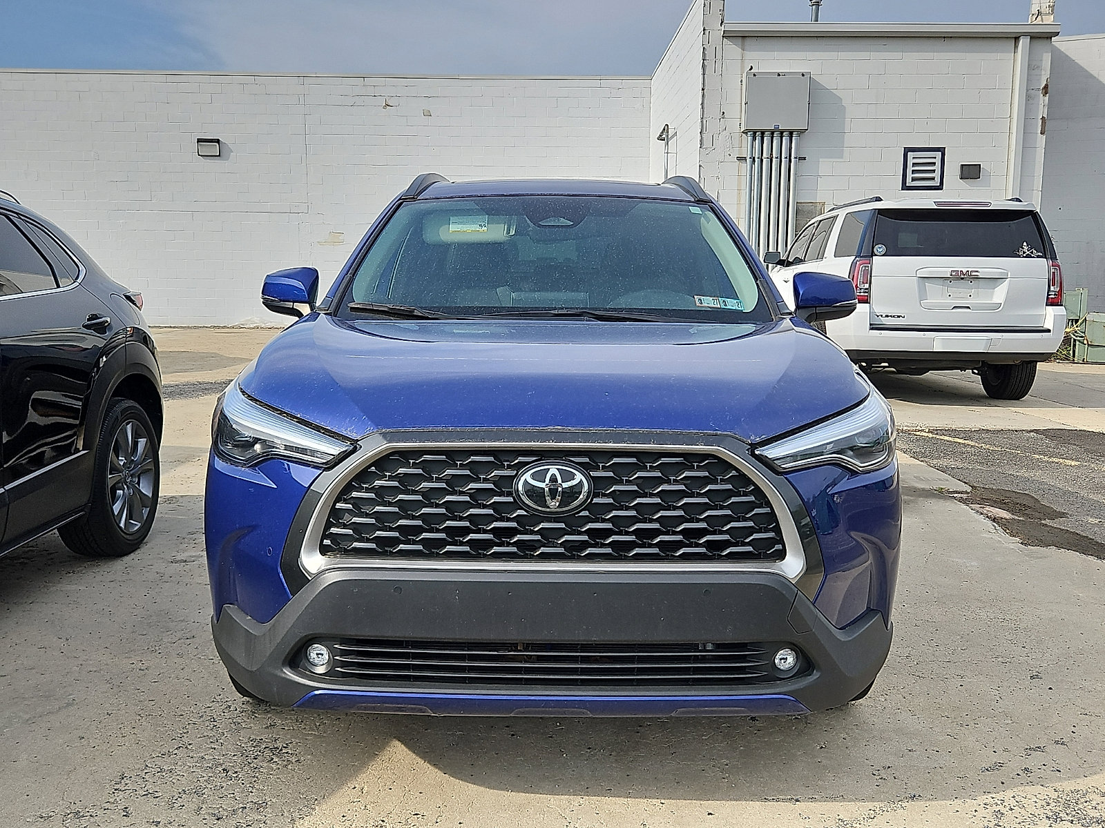 Used 2023 Toyota Corolla Cross XLE w/ Convenience Package image 3