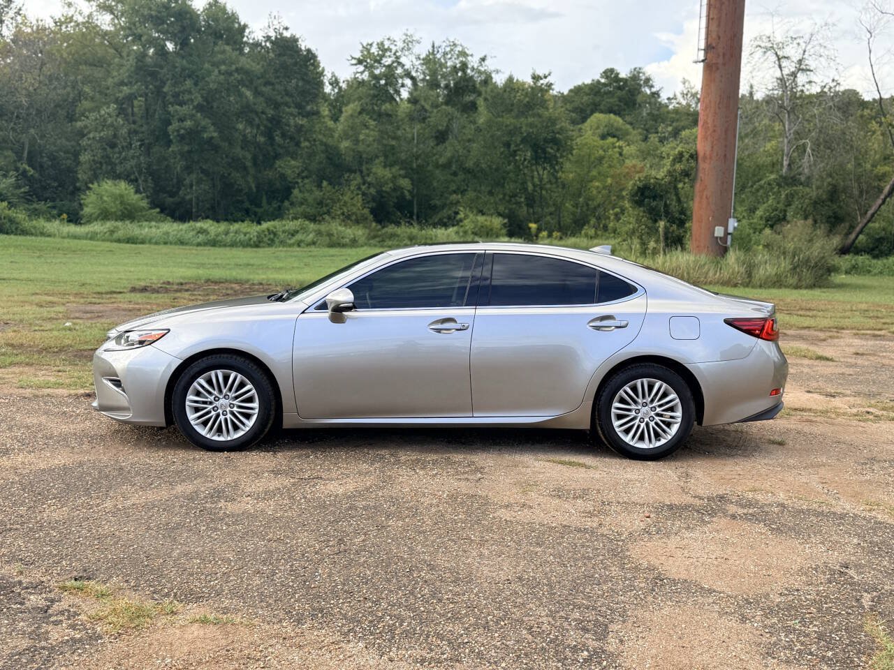Used 2017 Lexus ES 350 FWD image 2