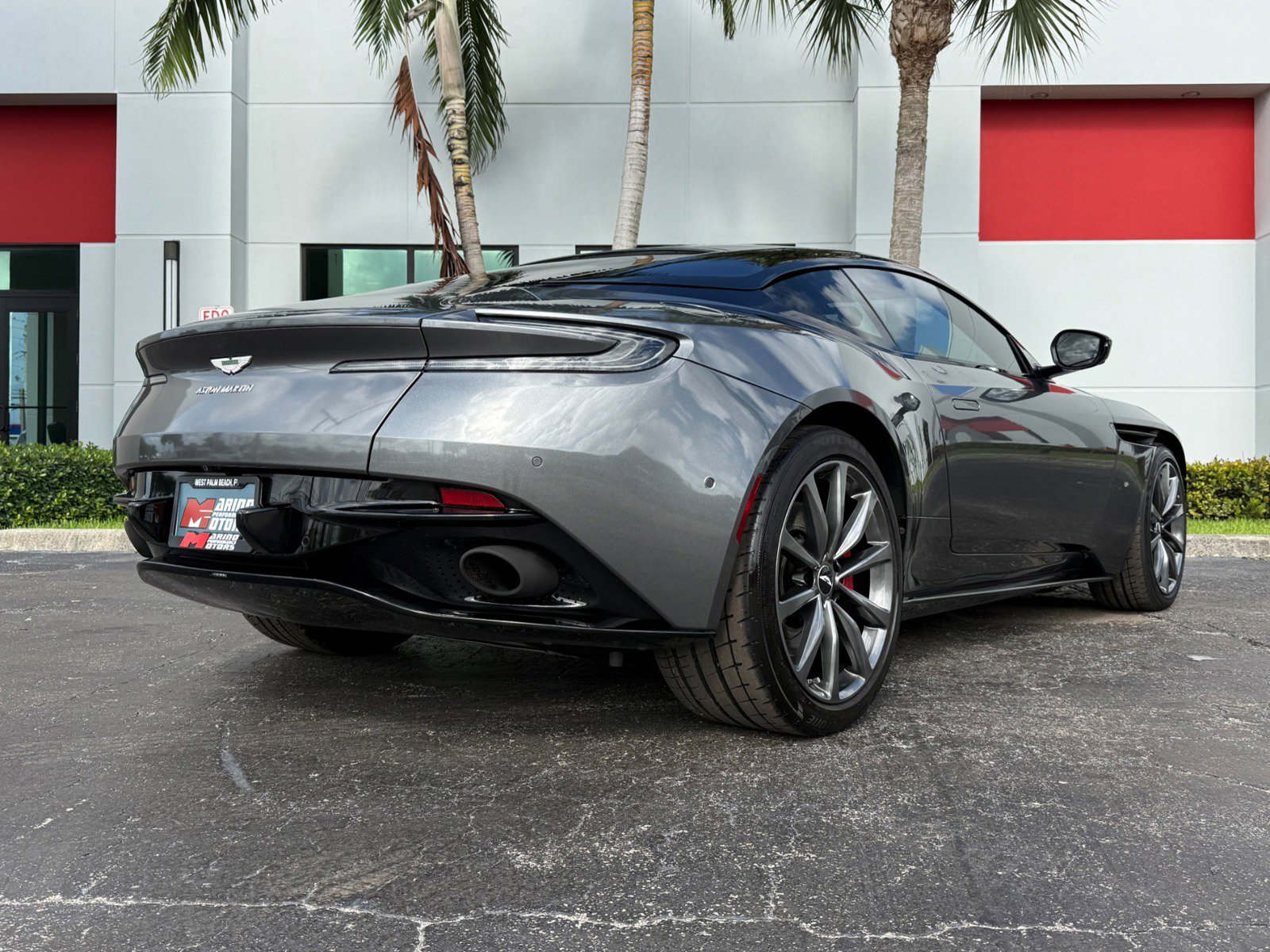 Used 2018 Aston Martin DB11 V12 RWD image 16