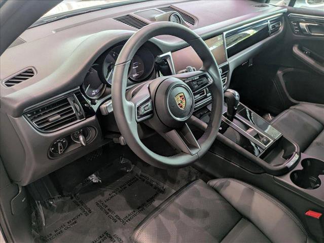 New 2025 Porsche Macan image 4
