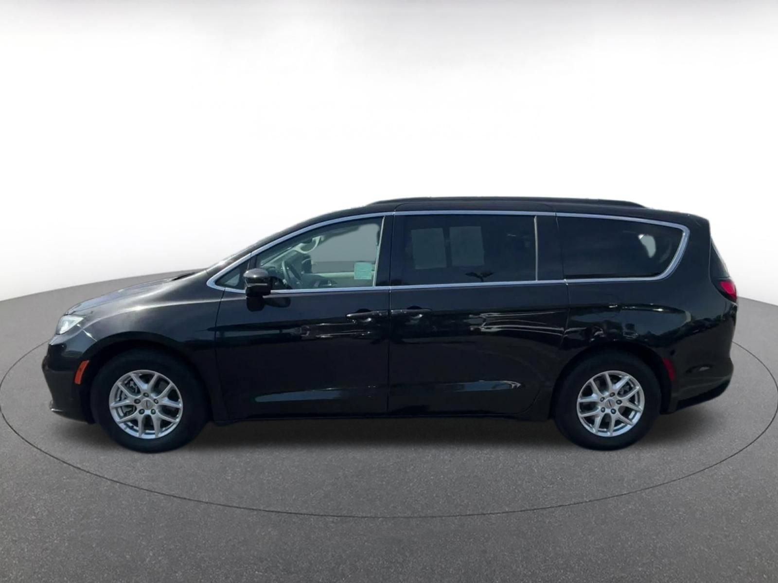 Used 2022 Chrysler Pacifica Touring-L FWD image 8