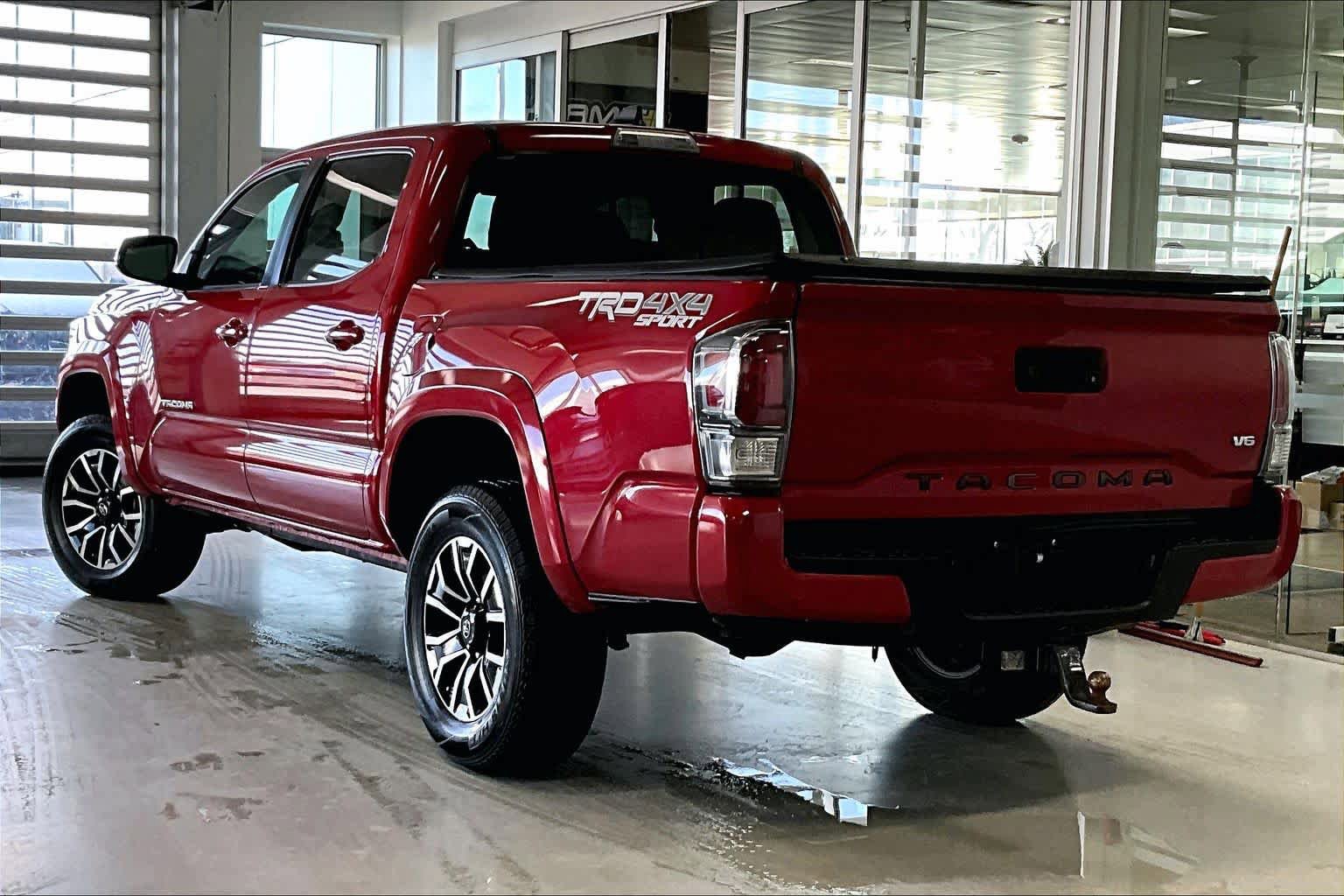 Used 2020 Toyota Tacoma TRD Sport AWD/4WD image 4